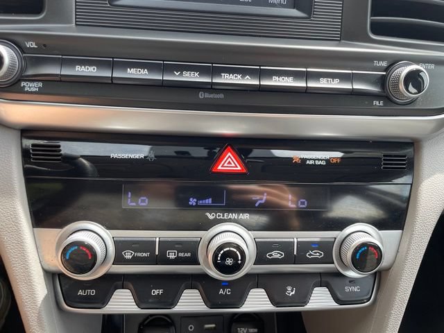 Used 2020 Hyundai Elantra SE FWD image 25
