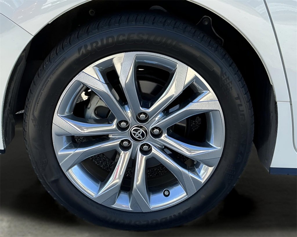 Used 2021 Toyota Sienna Platinum image 16