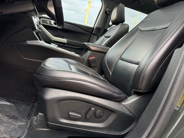 Certified 2023 Ford Explorer XLT w/ Equipment Group 202A AWD/4WD image 8
