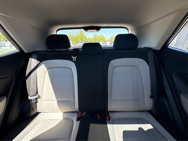 Used 2025 Hyundai Venue SEL FWD image 14