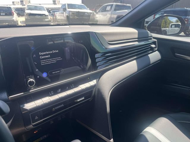 Used 2026 Toyota Camry Hybrid w/ Convenience Package FWD image 33
