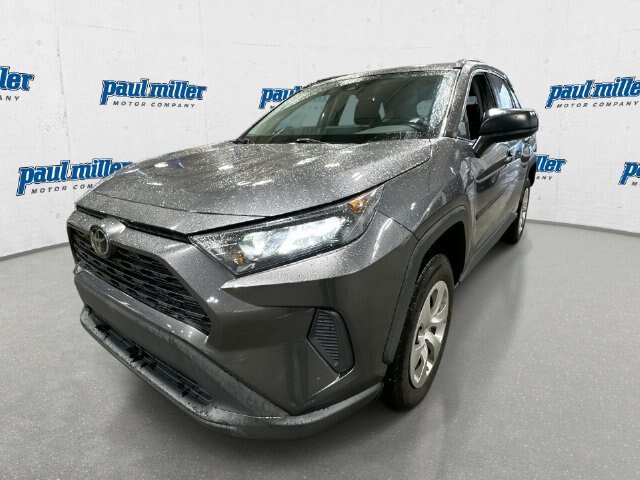 Used 2021 Toyota RAV4 LE FWD image 1