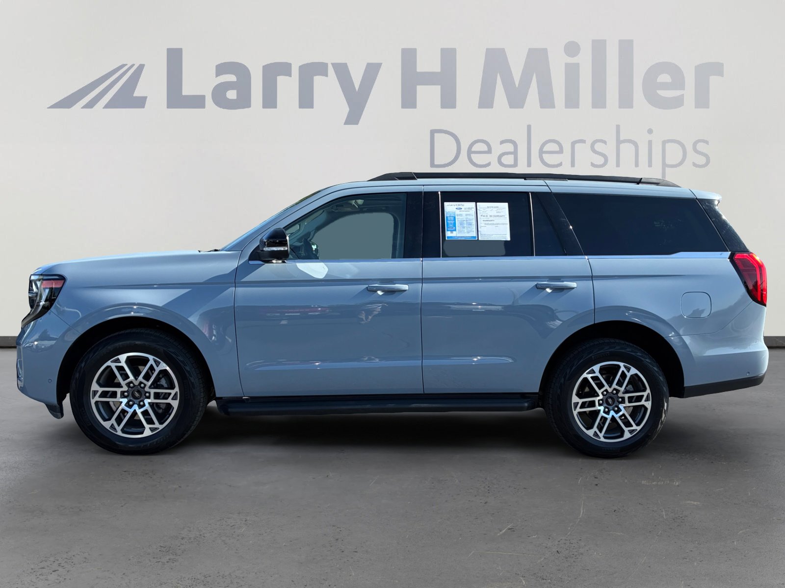 Certified 2025 Ford Expedition Active AWD/4WD image 2
