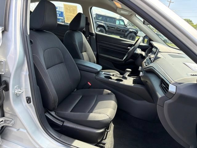 Used 2025 Nissan Altima 2.5 SV FWD image 17