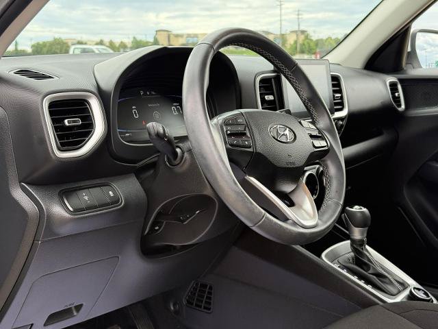 Used 2024 Hyundai Venue SEL FWD image 14