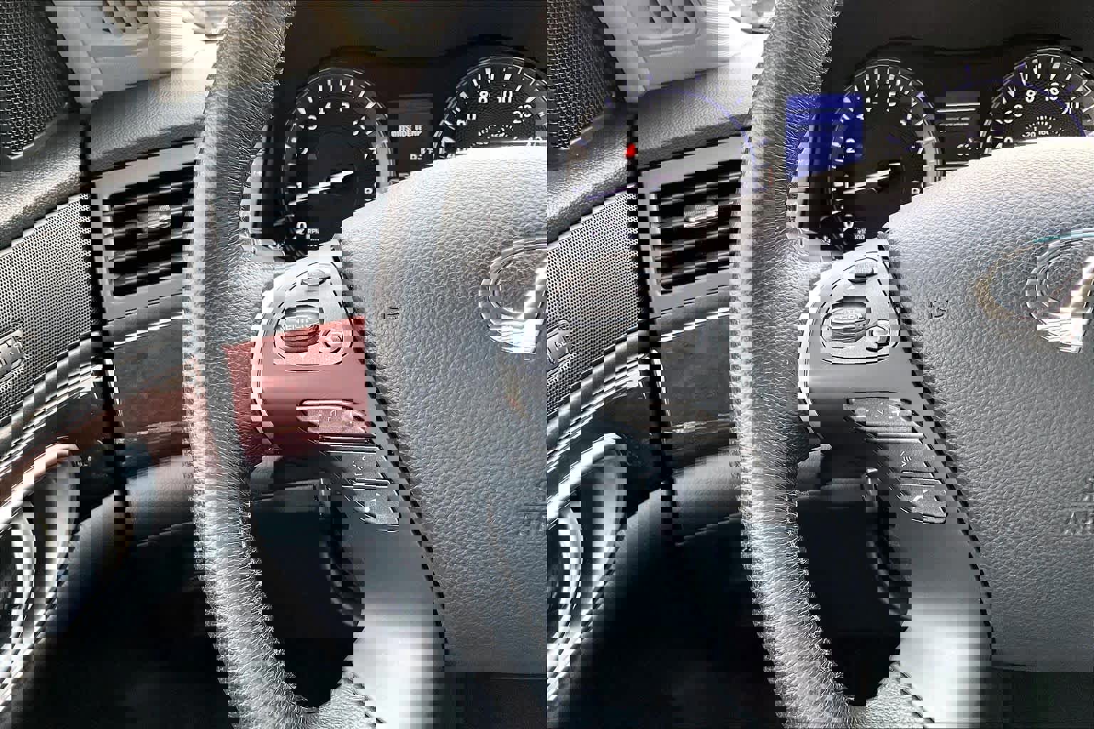 Used 2018 INFINITI Q70 L 3.7 image 25