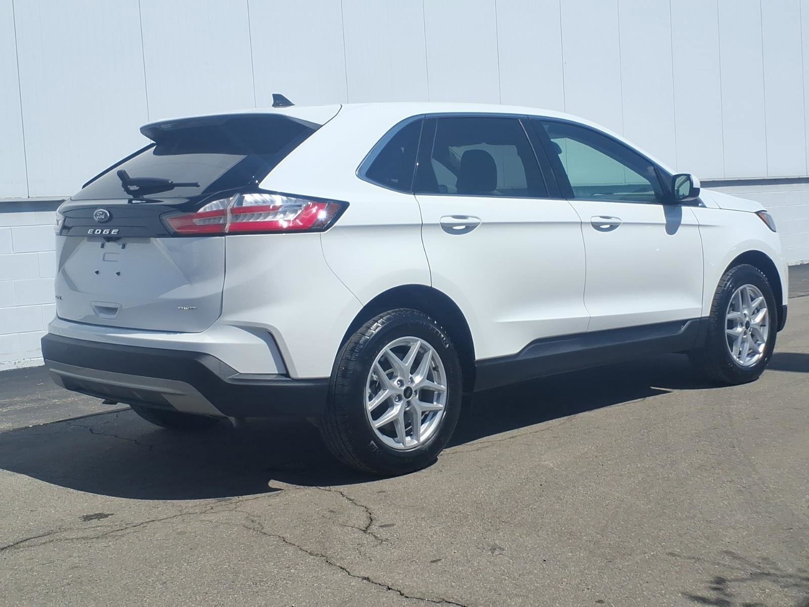Certified 2024 Ford Edge SEL w/ Convenience Package AWD/4WD image 4
