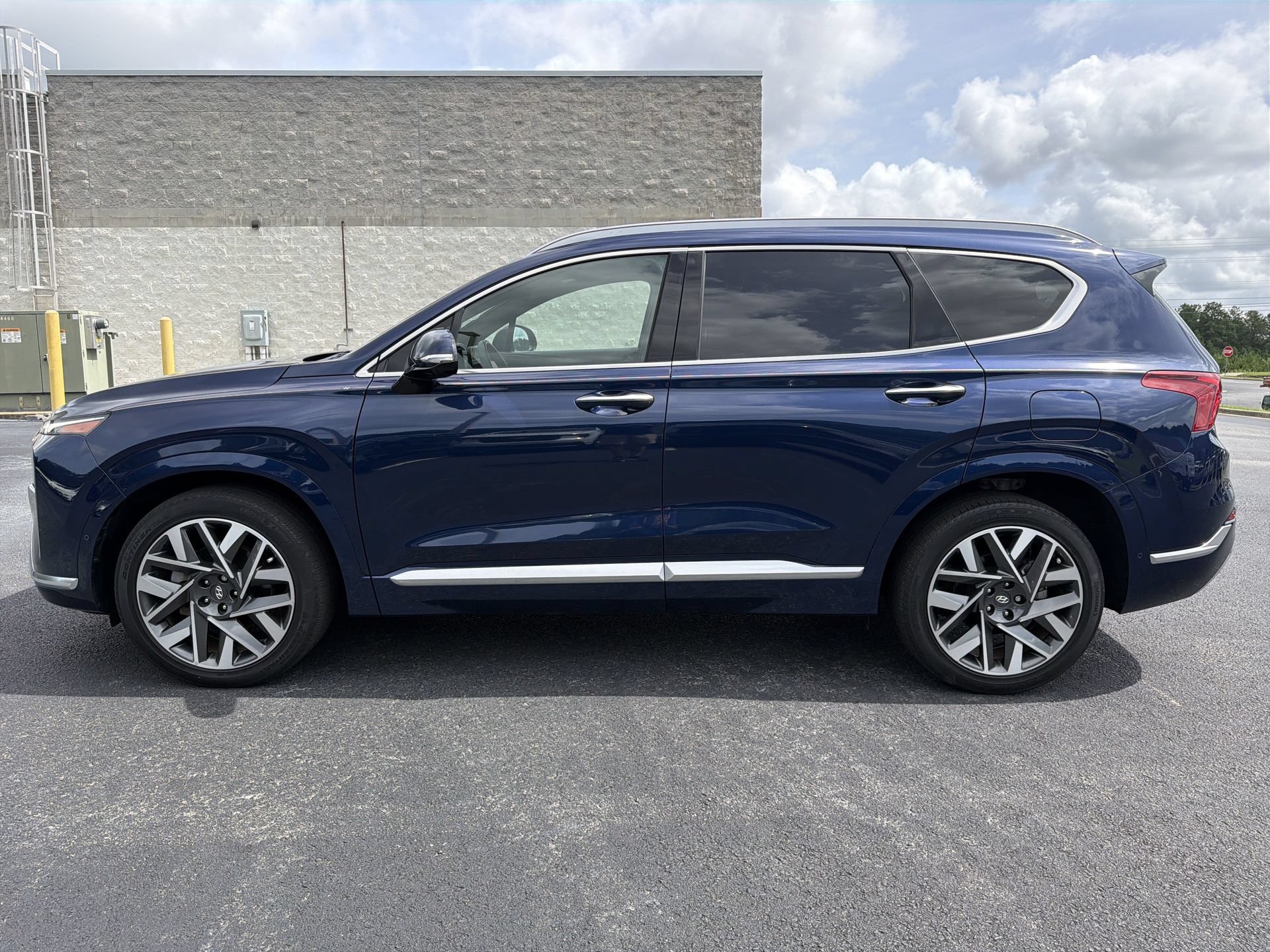 Used 2023 Hyundai Santa Fe Calligraphy w/ Cargo Package FWD image 18