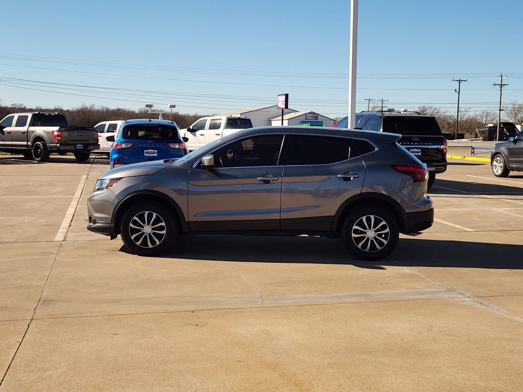 Used 2019 Nissan Rogue Sport S image 2