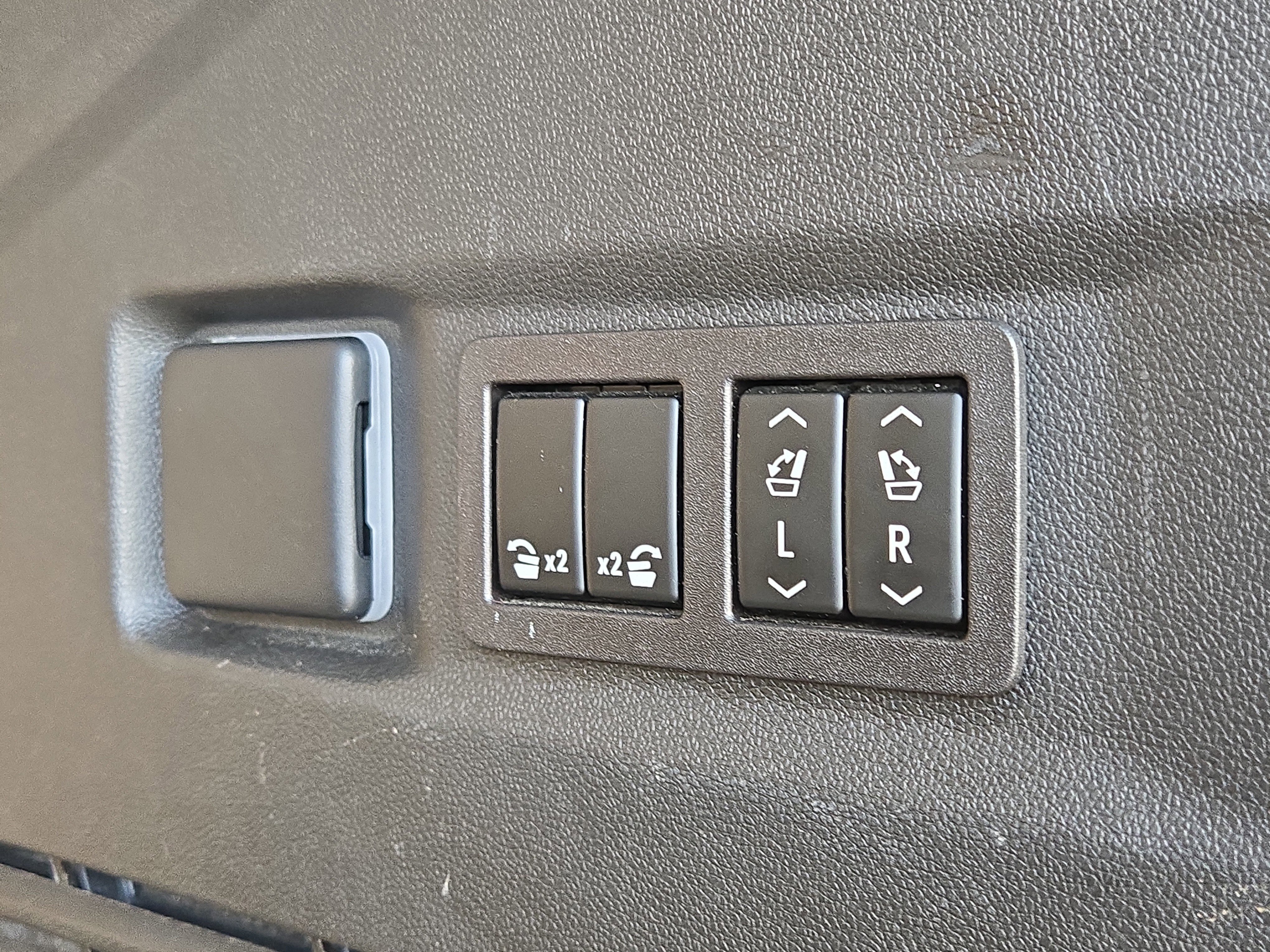 Used 2023 Chevrolet Tahoe Z71 w/ Luxury Package image 14