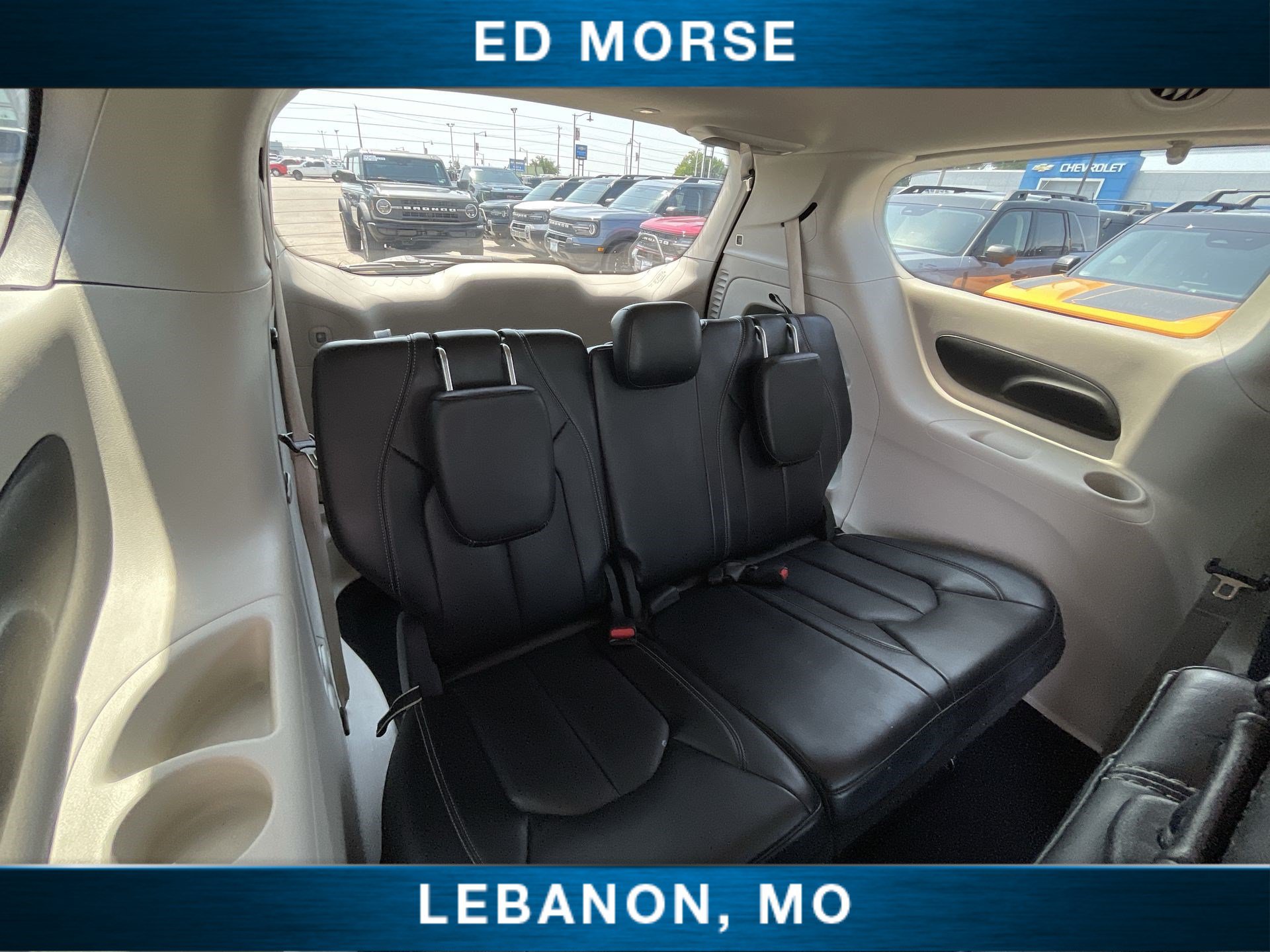 Used 2023 Chrysler Pacifica Touring-L FWD image 24