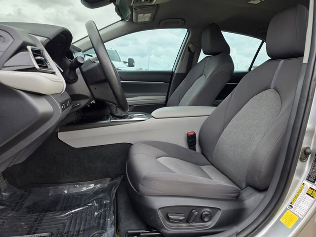 Used 2022 Toyota Camry LE image 11