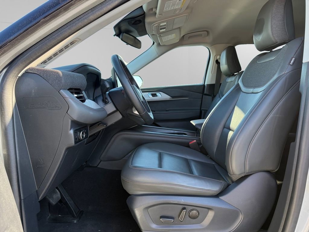 Certified 2025 Ford Explorer Active w/ Active Comfort Package image 9