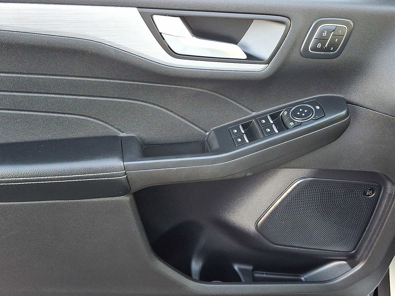 Certified 2024 Ford Escape Platinum w/ Premium Technology Package image 12