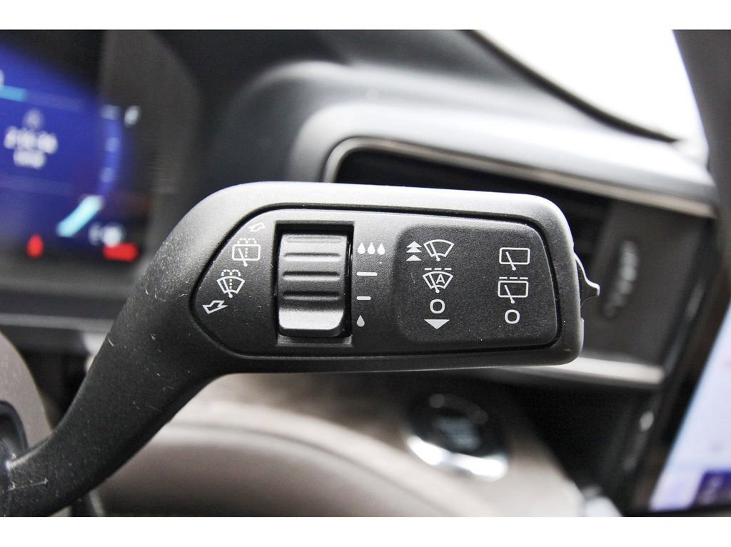 Certified 2024 Ford Explorer Platinum w/ Technology Package AWD/4WD image 18