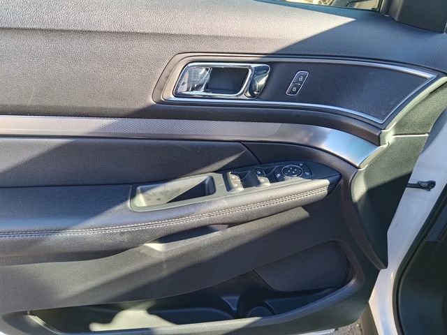 Certified 2018 Ford Explorer XLT w/ Equipment Group 202A image 8