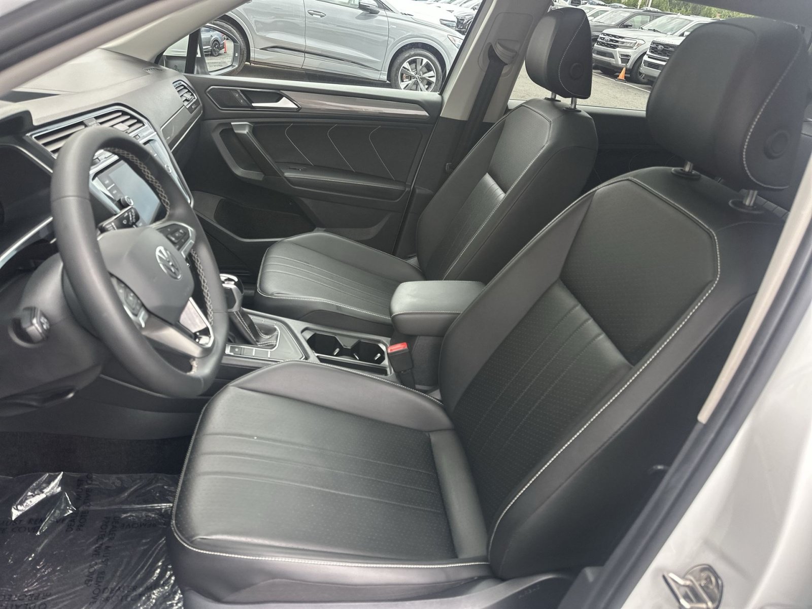 Used 2023 Volkswagen Tiguan SE w/ Panoramic Sunroof Package FWD image 21