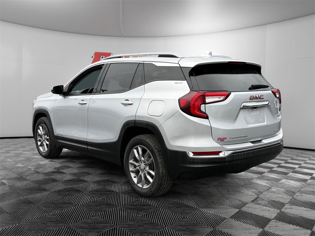 Used 2022 GMC Terrain SLT image 3