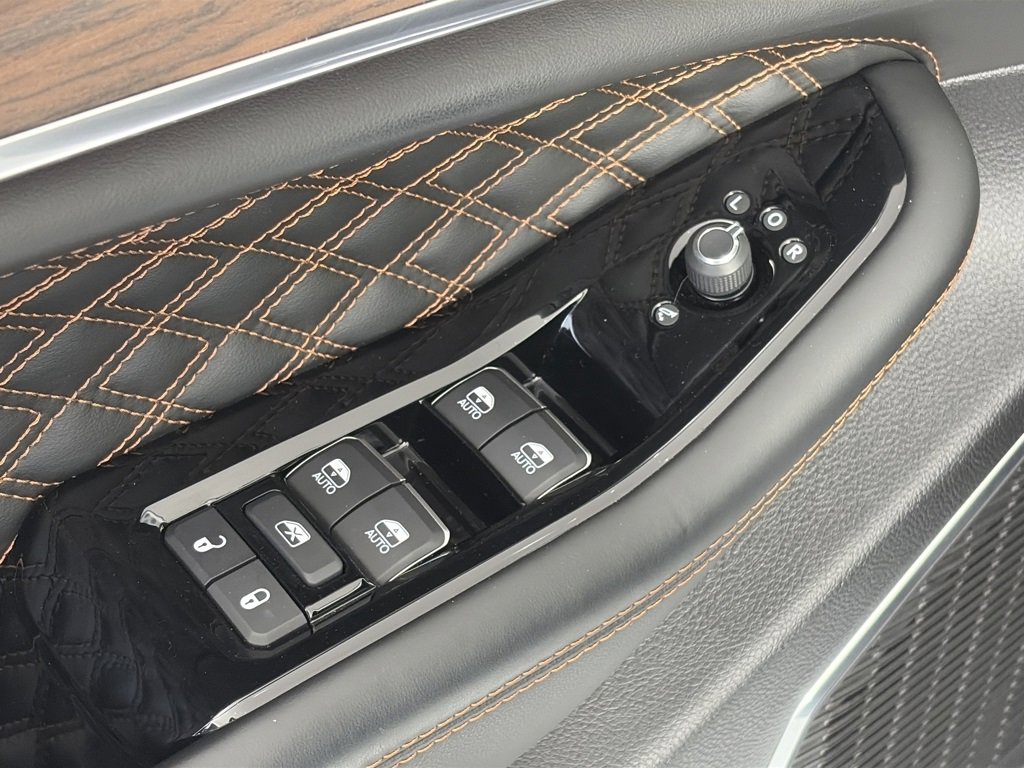 Used 2024 Jeep Grand Cherokee Summit image 25