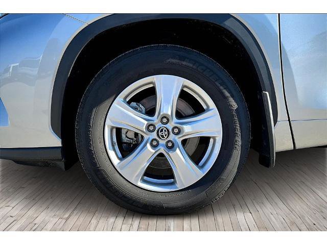 Used 2024 Toyota Highlander LE image 31