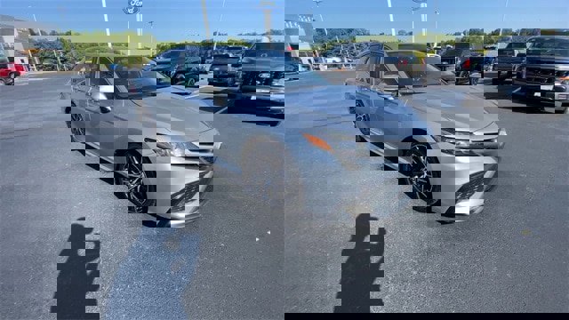 Used 2024 Toyota Camry SE image 2