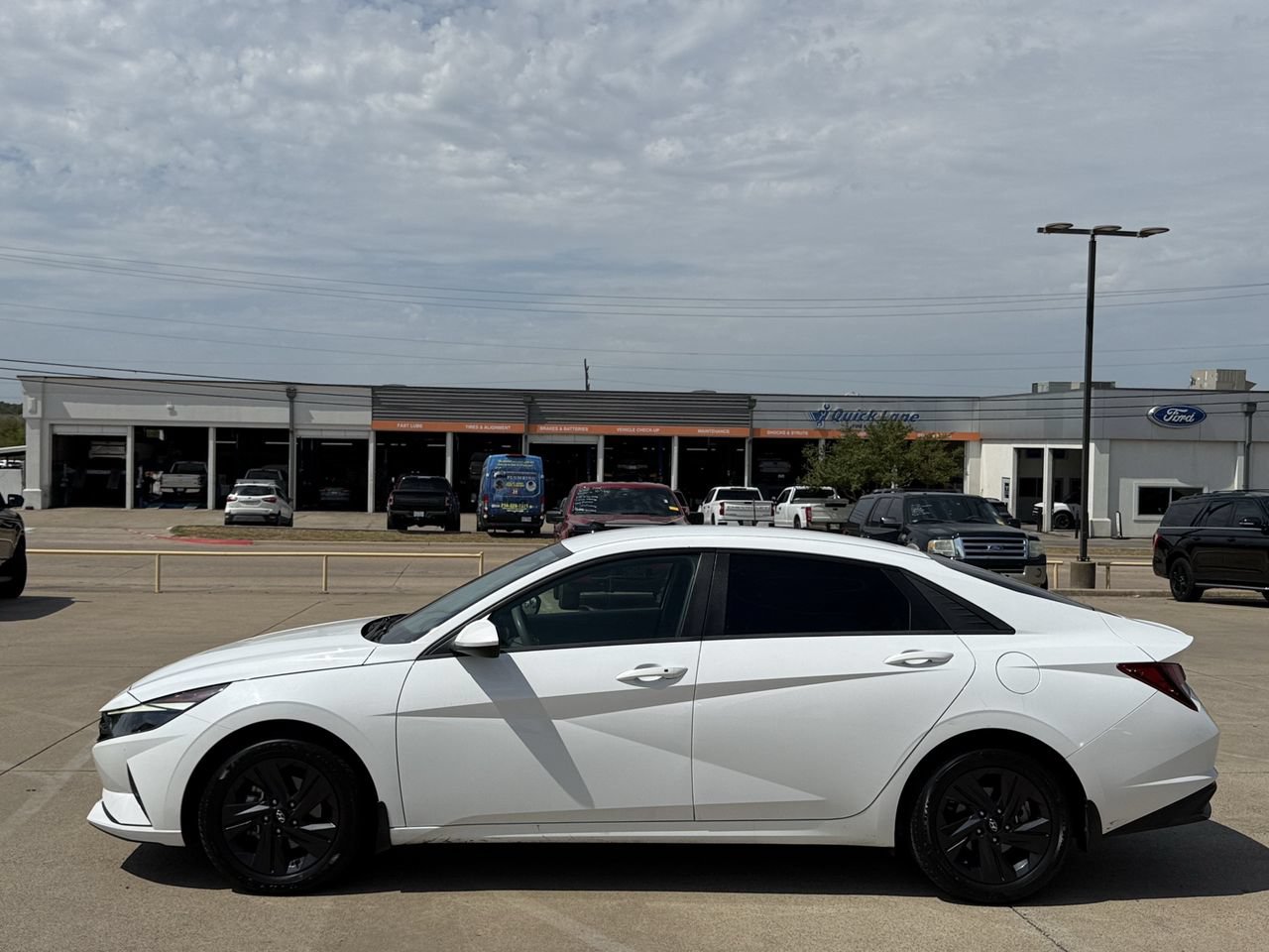 Used 2023 Hyundai Elantra SEL FWD image 3