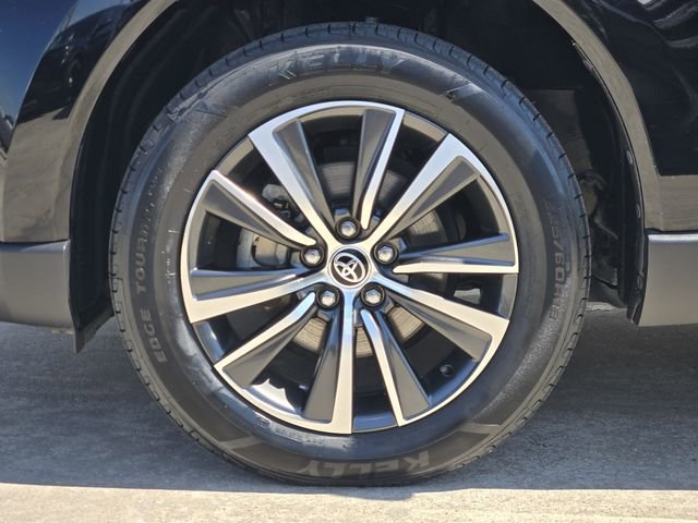 Used 2021 Toyota Venza LE w/ Carpet Mat Package (TMS) AWD/4WD image 14