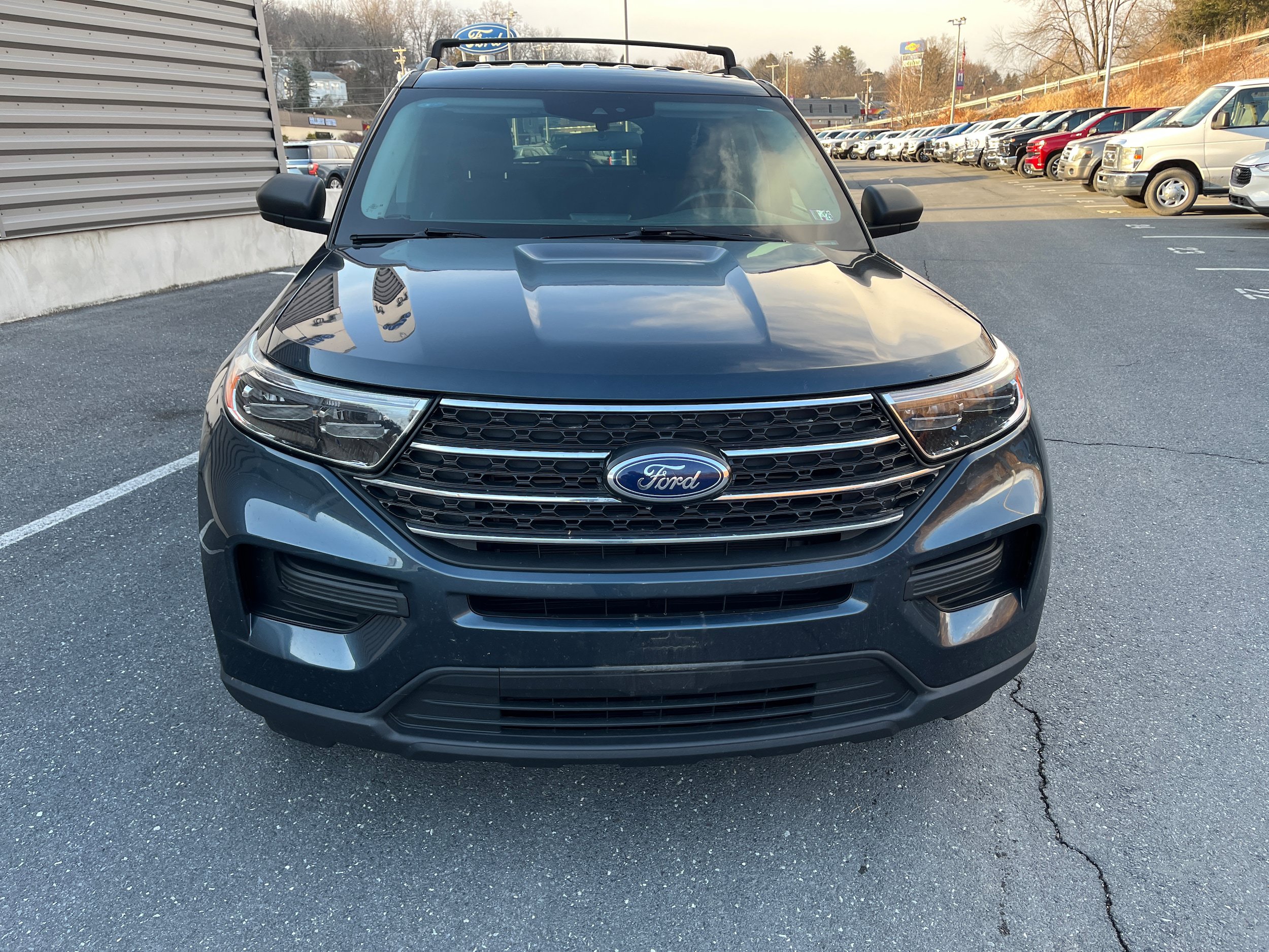 Certified 2023 Ford Explorer XLT w/ Class IV Trailer Tow Package AWD/4WD image 2