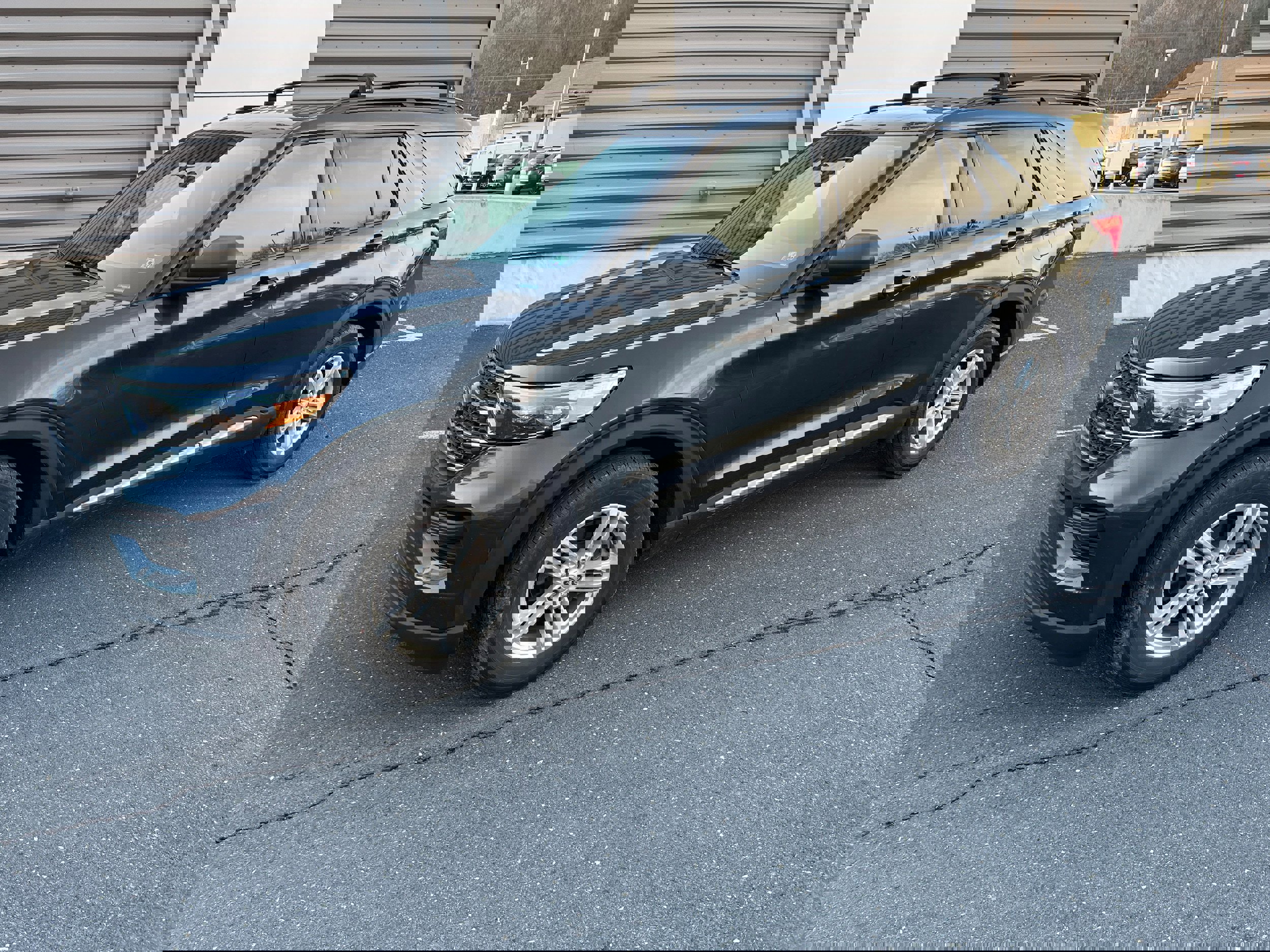 Certified 2023 Ford Explorer XLT w/ Class IV Trailer Tow Package image 2