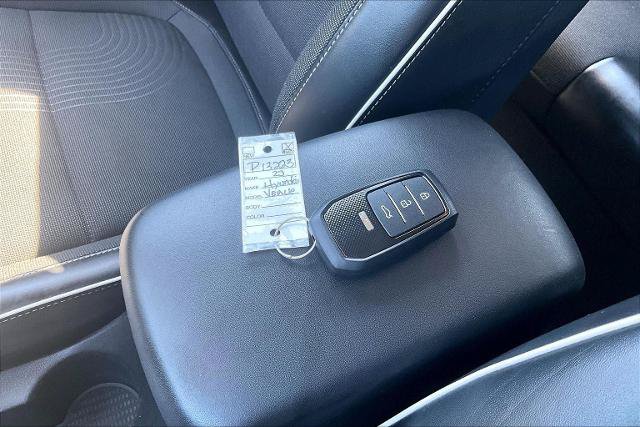 Used 2023 Hyundai Venue Limited FWD image 11