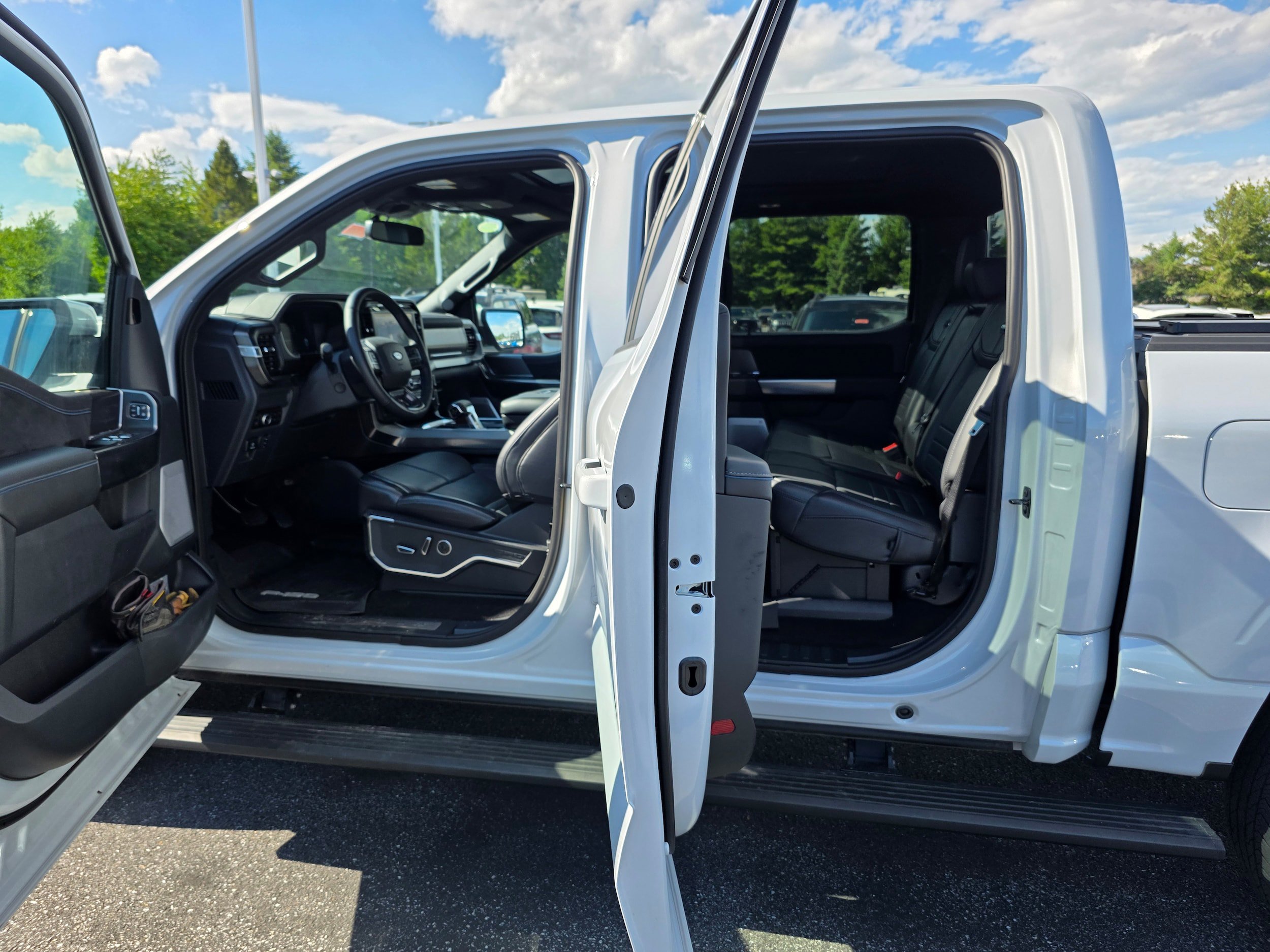 Certified 2025 Ford F150 Platinum w/ Equipment Group 702A High AWD/4WD image 9