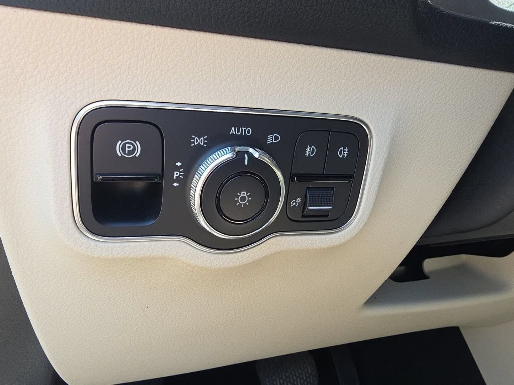 Used 2022 Mercedes-Benz GLB 250 4MATIC image 13