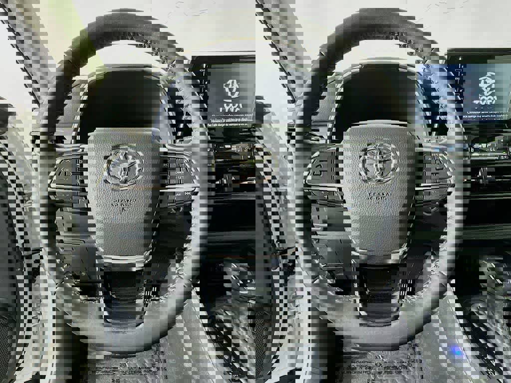 Used 2020 Toyota Highlander XLE image 19