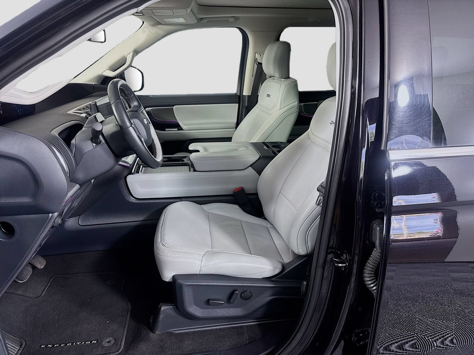 Certified 2025 Ford Expedition Platinum AWD/4WD image 22