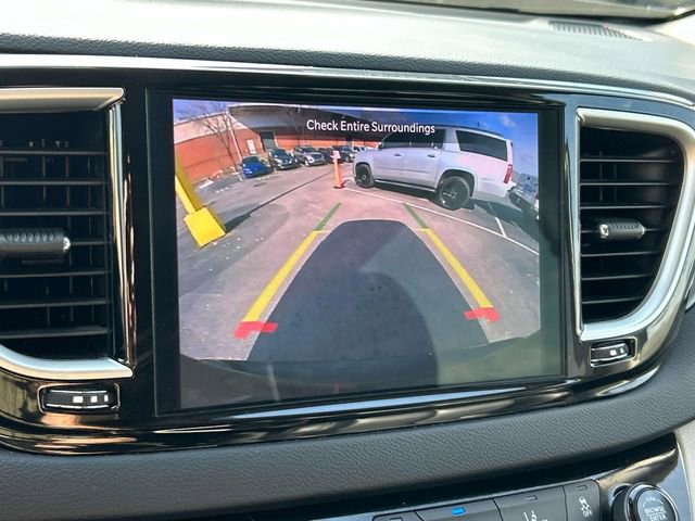 Used 2024 Chrysler Pacifica Touring-L image 32