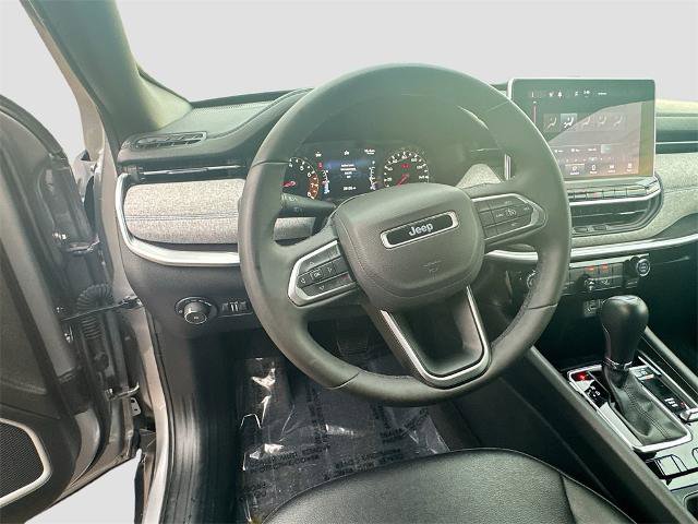 Used 2024 Jeep Compass Latitude image 10