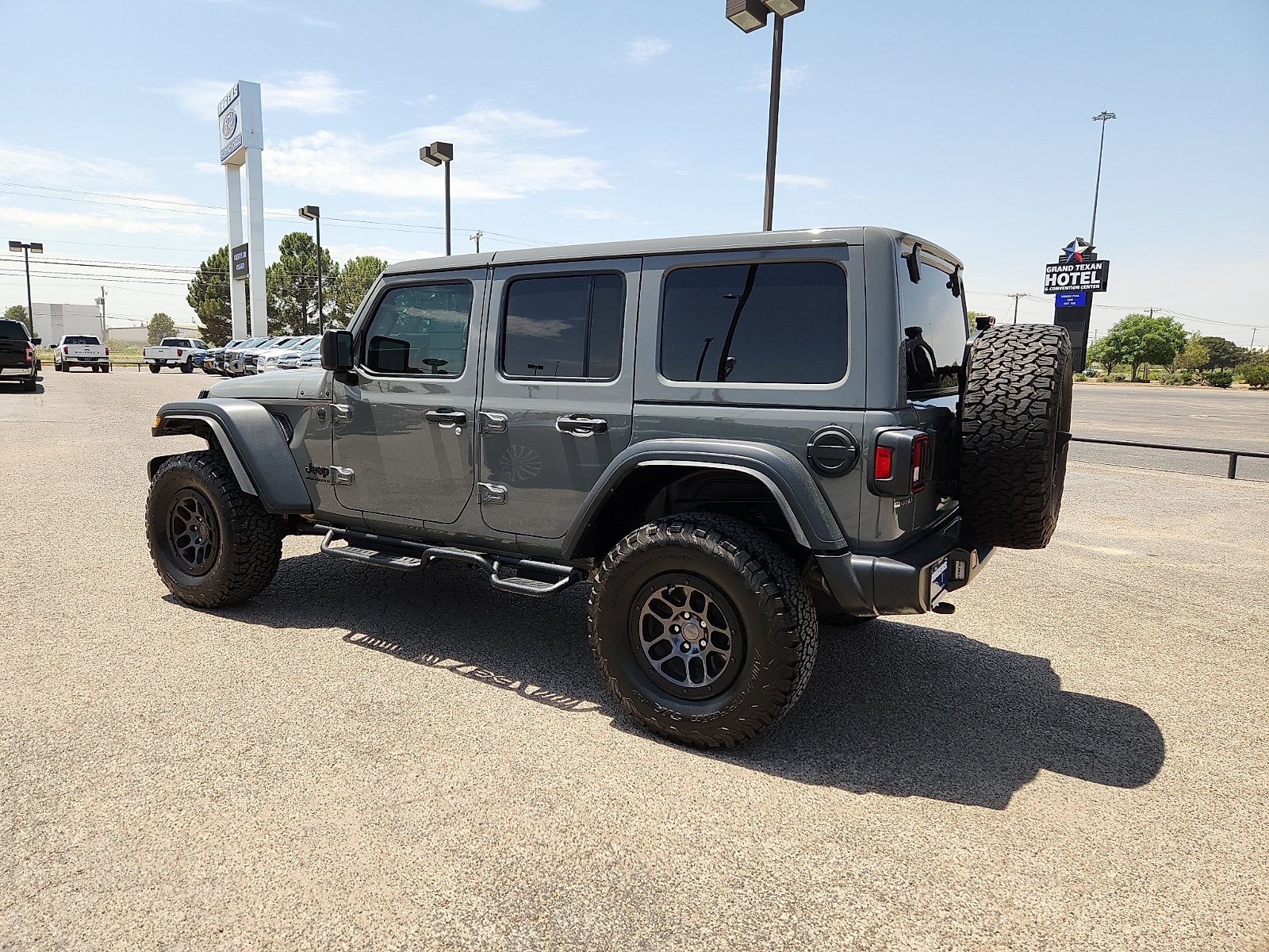 Used 2023 Jeep Wrangler Unlimited Sport AWD/4WD image 4