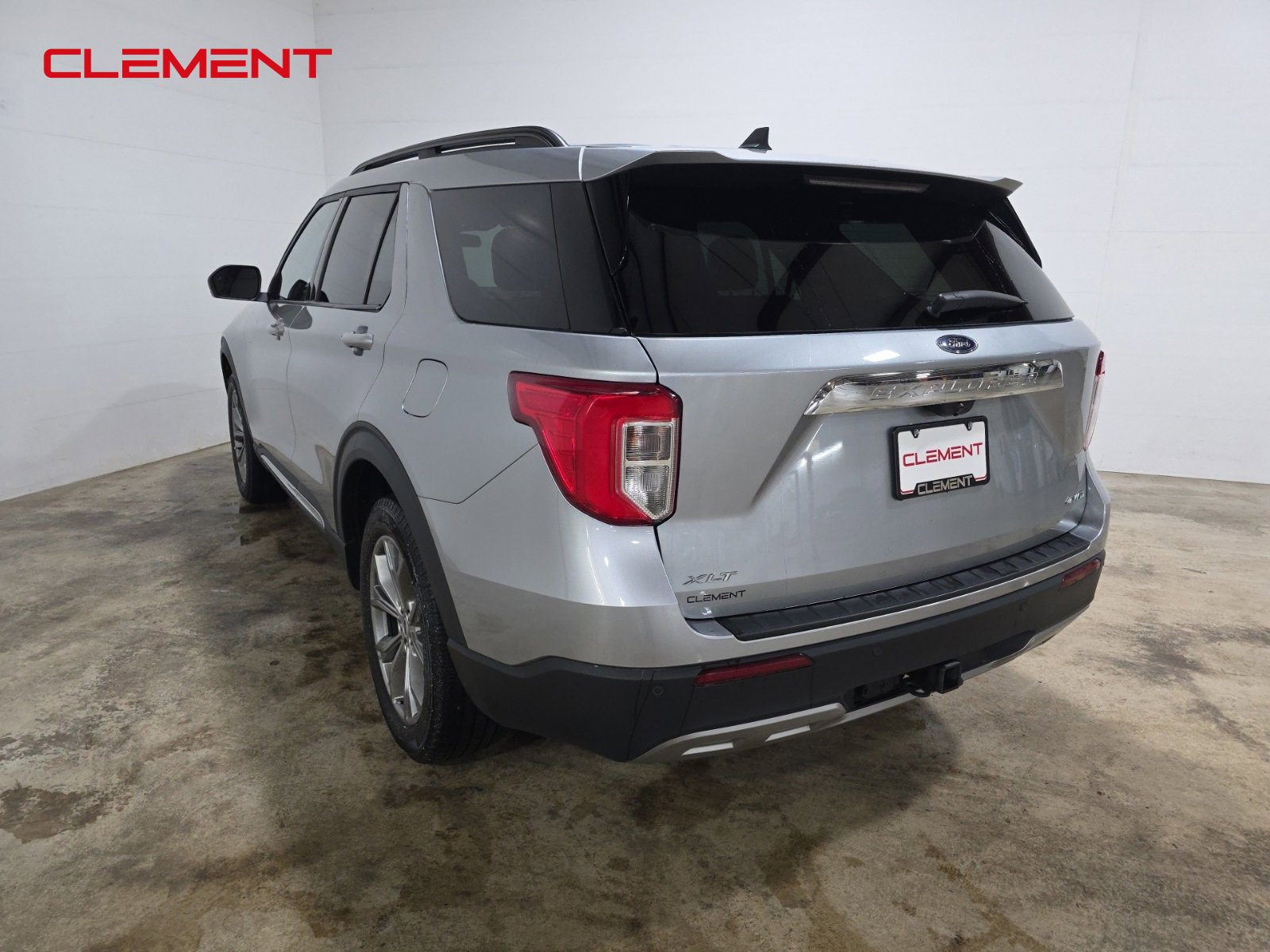 Certified 2022 Ford Explorer XLT w/ Equipment Group 202A image 8
