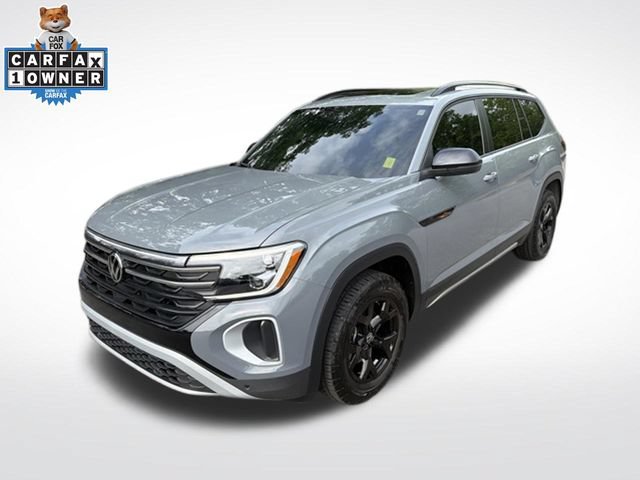 Used 2024 Volkswagen Atlas Peak Edition SE AWD/4WD image 3