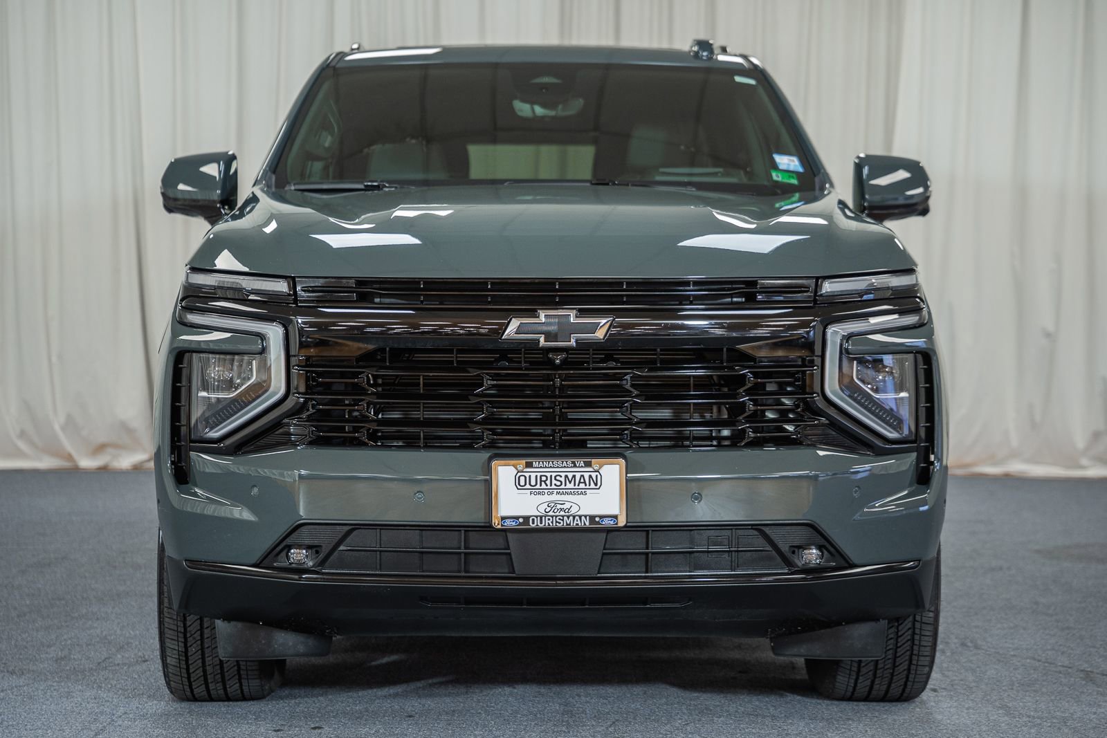 Used 2025 Chevrolet Suburban RST w/ Advanced Technology Package image 2