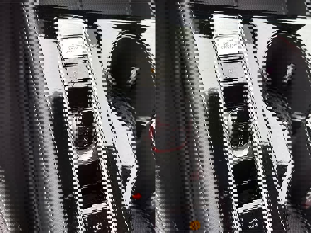 Used 2024 Volkswagen Atlas SE image 32