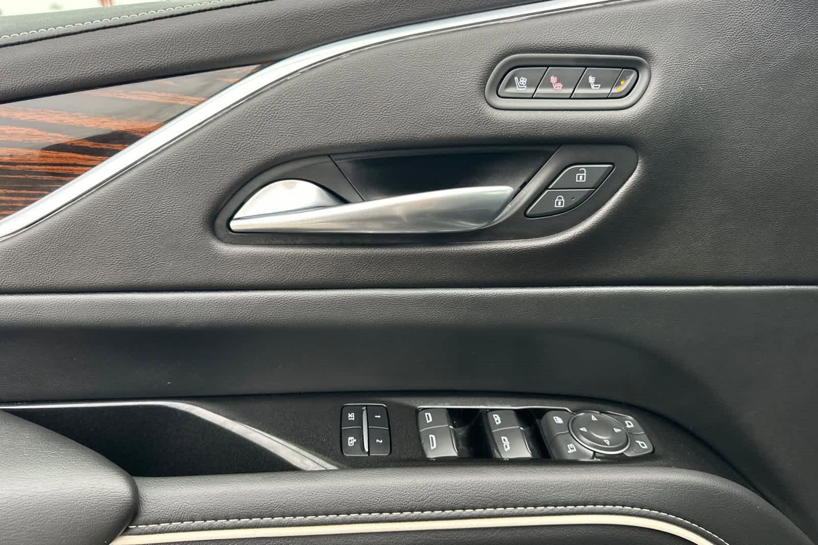 Used 2022 Cadillac Escalade Premium Luxury image 13