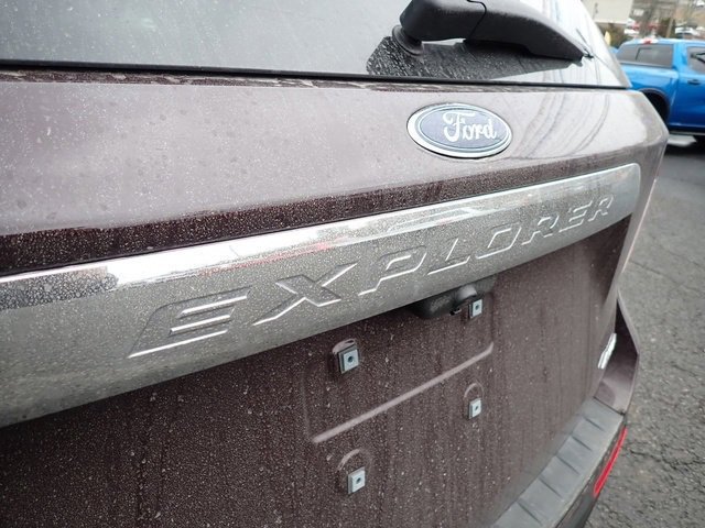 Certified 2022 Ford Explorer XLT w/ Equipment Group 202A image 9
