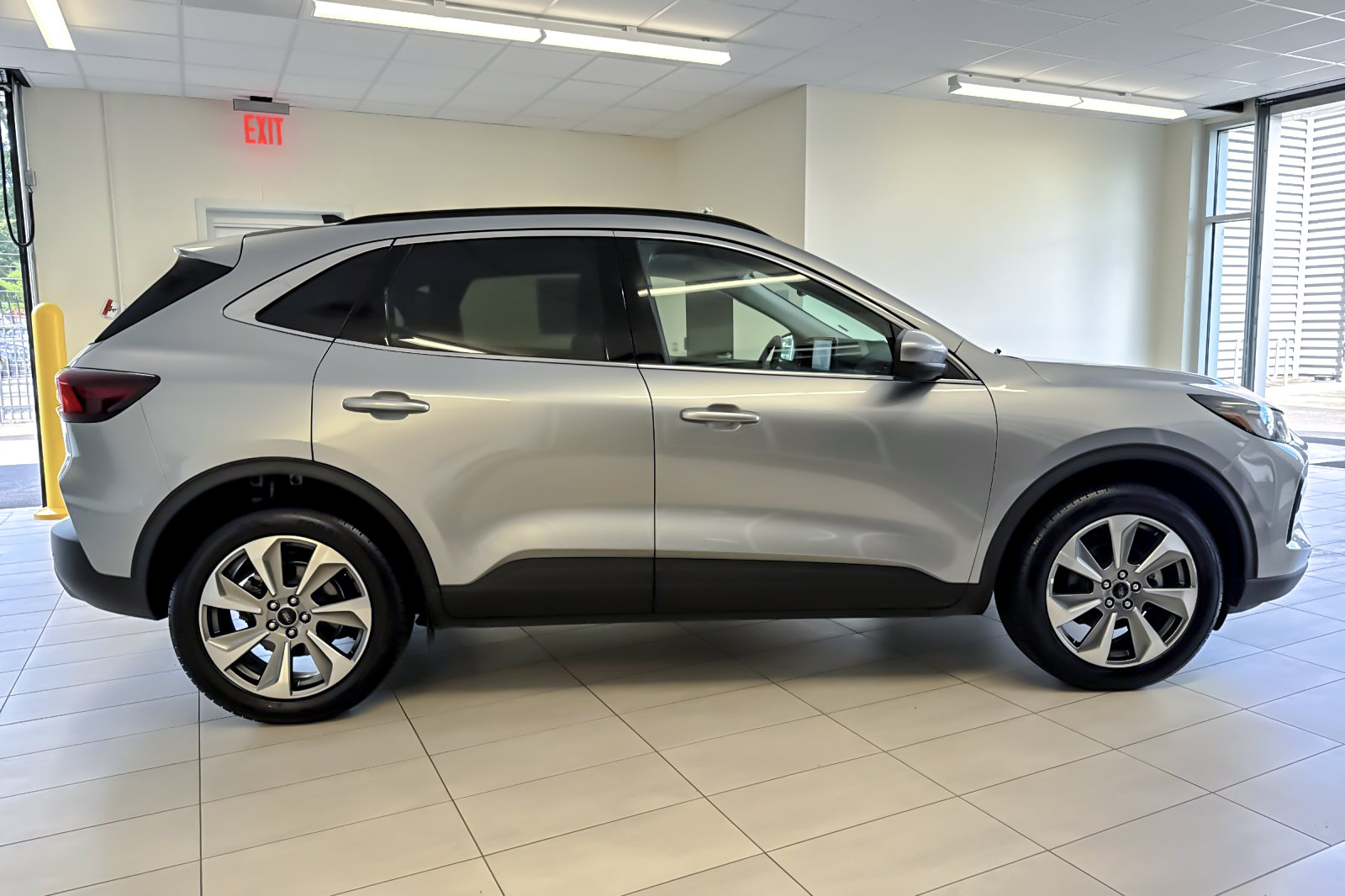 Certified 2024 Ford Escape Platinum AWD/4WD image 3