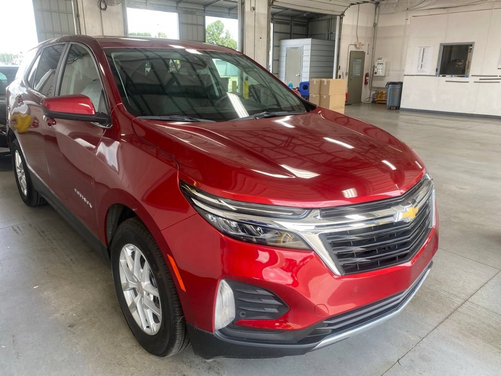 Used 2024 Chevrolet Equinox LT w/ LPO, Floor Liner Package FWD image 1
