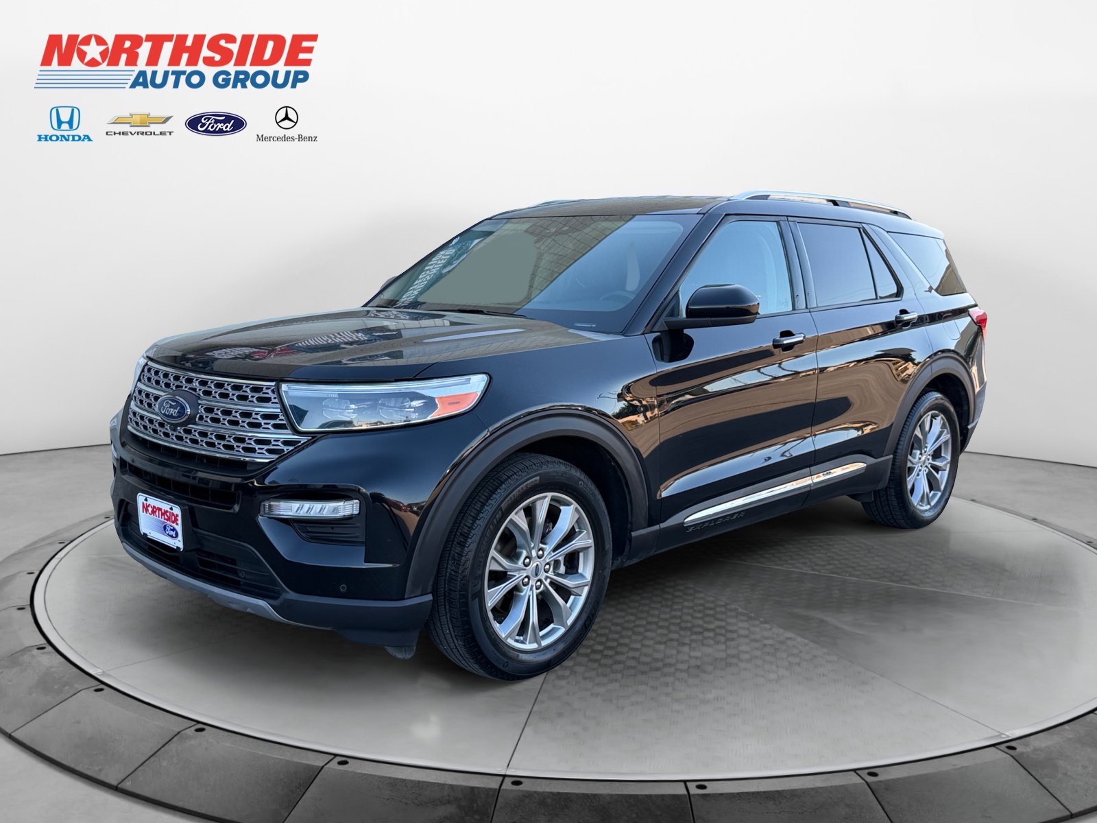 Certified 2024 Ford Explorer Limited RWD image 3