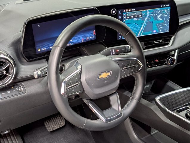 Used 2026 Chevrolet Equinox LT AWD/4WD image 9
