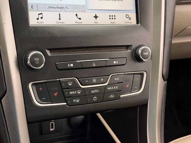 Certified 2017 Ford Fusion SE w/ Fusion SE Technology Package FWD image 20
