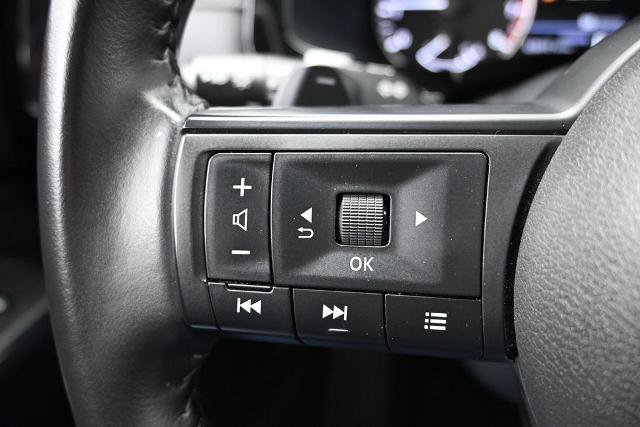 Used 2025 Nissan Pathfinder SV FWD image 25