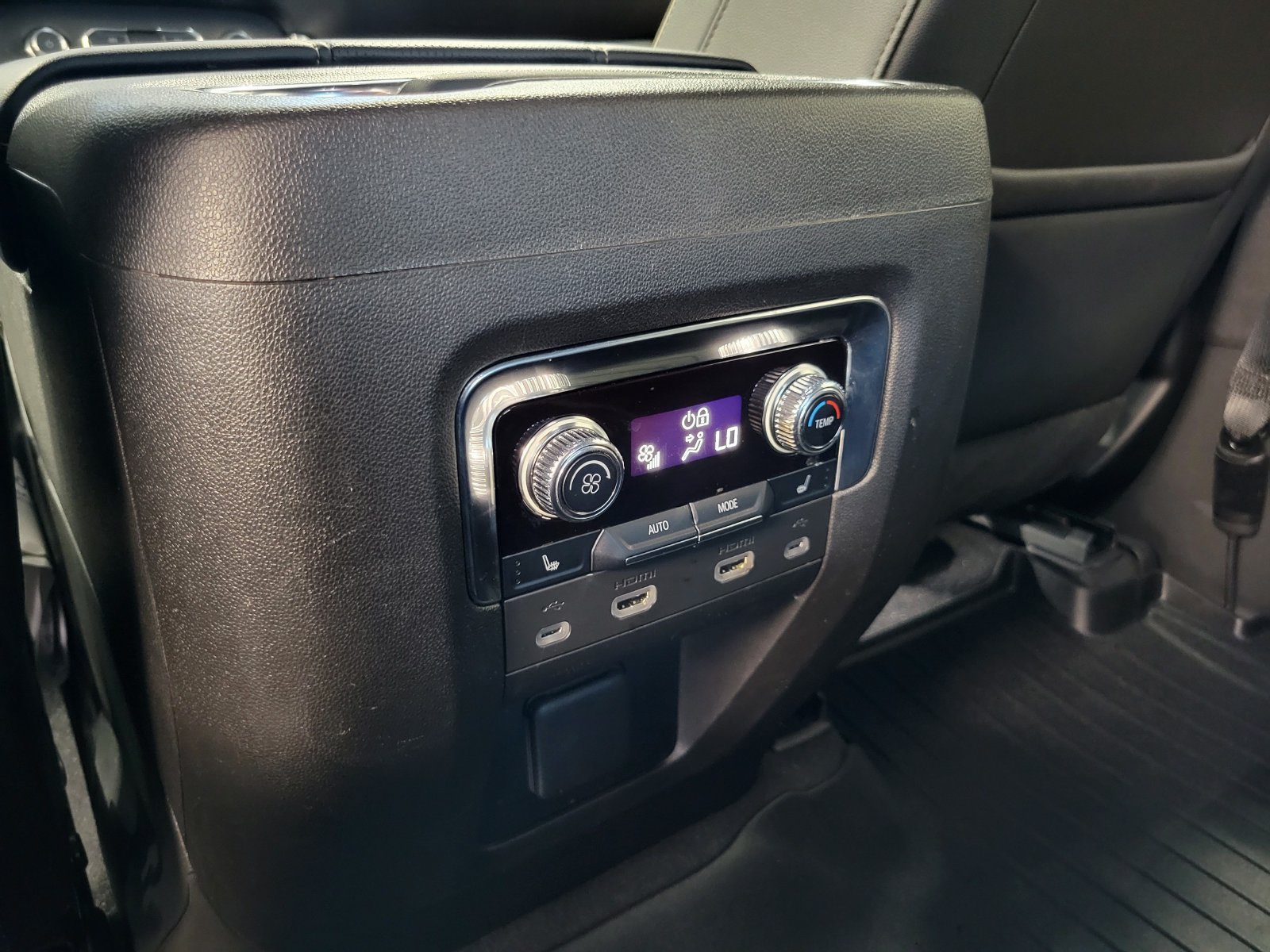 Used 2021 GMC Yukon SLT w/ Rear Media and Nav Package AWD/4WD image 28